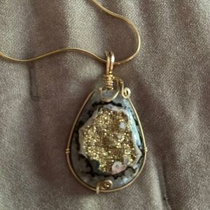 Druzy 18k gold pendant